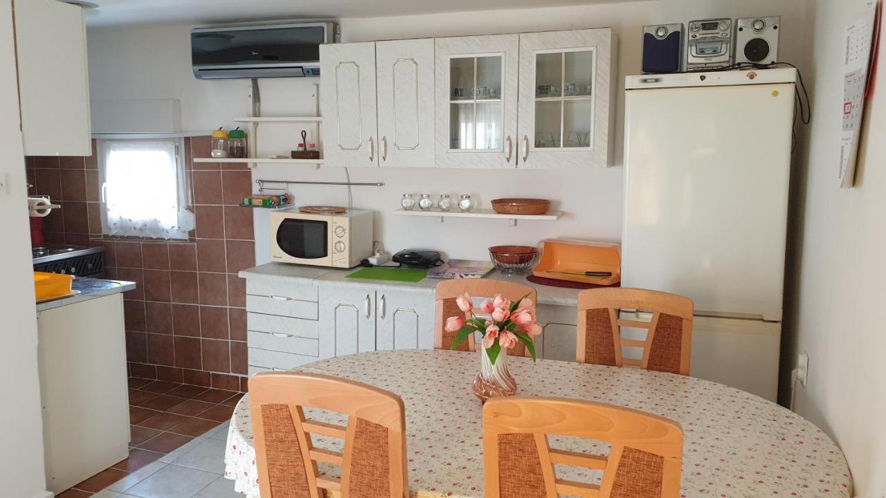 Apartman Dinka 푸나트 외부 사진